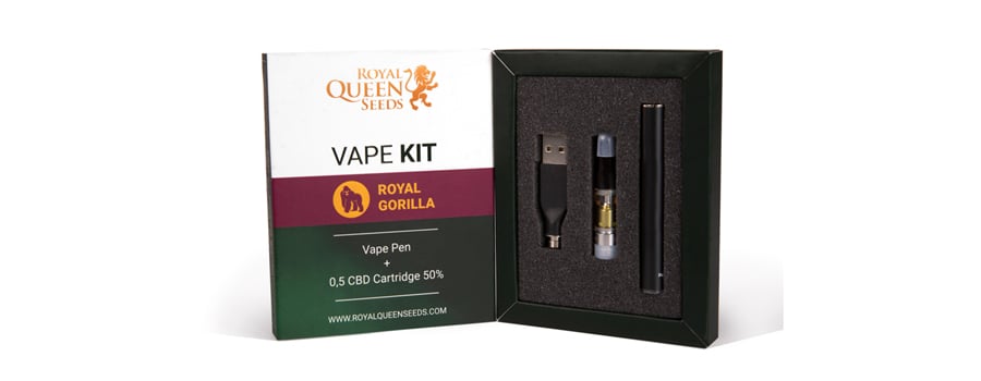 Een zwarte doos met een wit etiket met de tekst "VAPE KIT" en "ROYAL GORILLA". De doos is open en bevat een vape-pen, een cartridge en een USB-oplader.