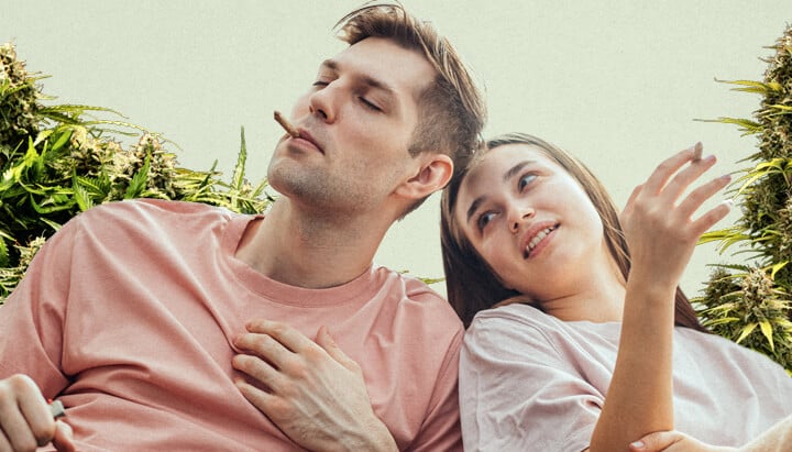 Een man in een roze shirt rookt een brandende joint en een lachende vrouw in een wit shirt ontspannen samen, omringd door weelderige cannabisplanten, wat de verbinding tussen cannabiscultuur en ontspanning benadrukt.